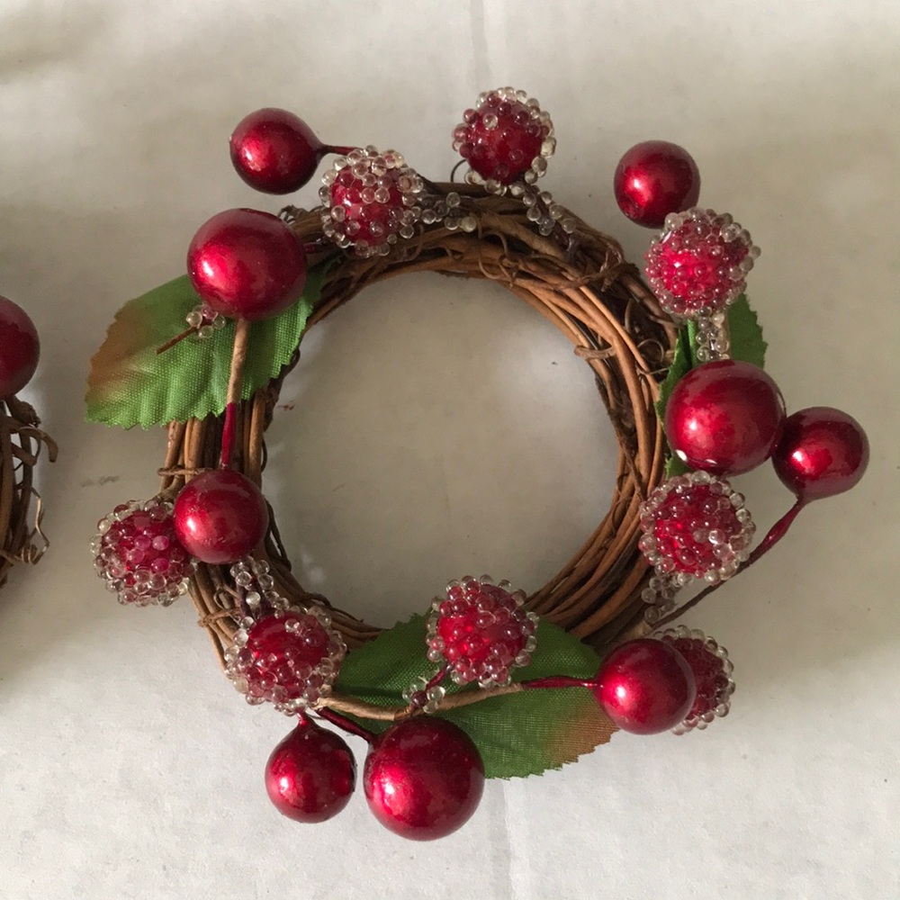 Festive Red Berry Rings - Picture 5 of 11